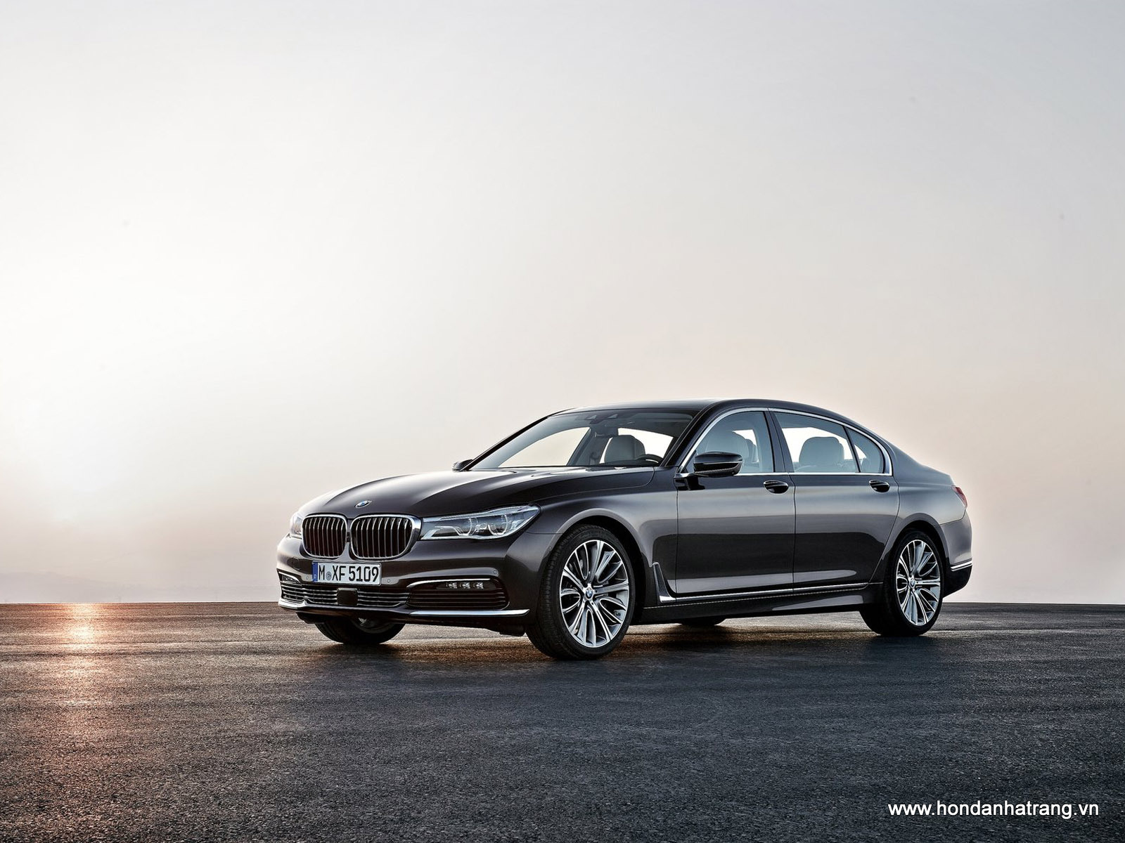 2016-BMW-7-Series-HD-Wallpapers-1