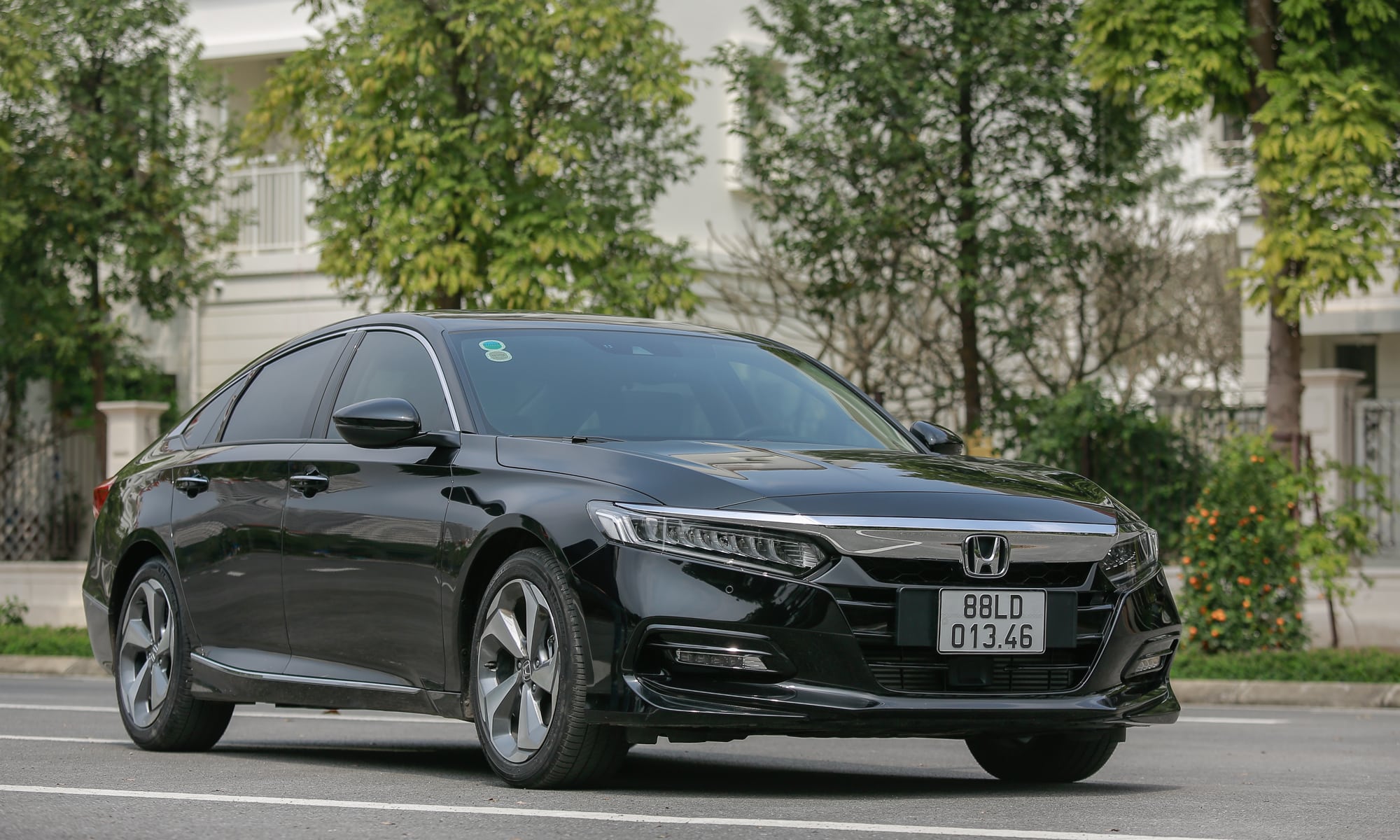 Honda Accord khuyến mãi giảm giá 220 triệu tiền mặt trong tháng 10/2024. Chi tiết liên hệ Honda Ôtô Khánh Hòa - Nha Trang | Hotline 0905 069 259